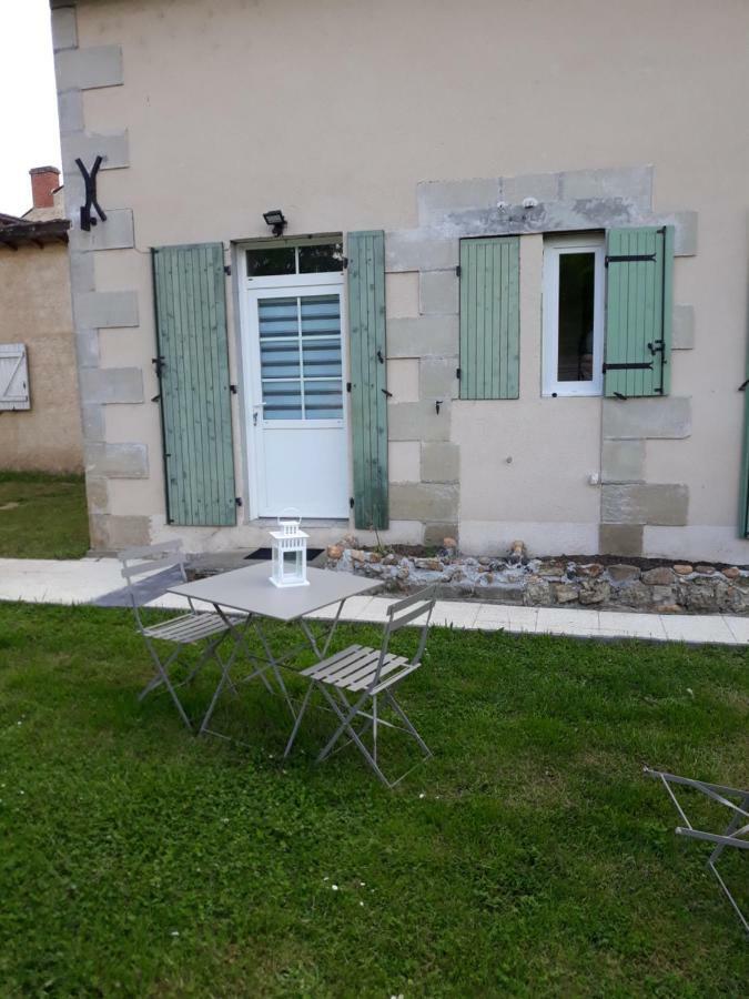 Hôtes de l'Isle Saint-Medard-de-Mussidan Exterior foto